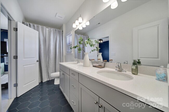 Building Photo - 16404 Stonecrop Landing Ln
