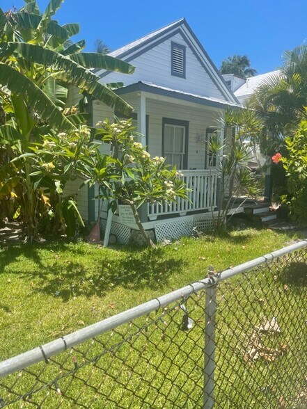 Primary Photo - 1102 Pearl St