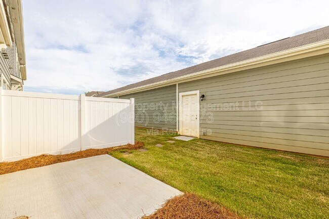 Building Photo - 317 Planters Trace Ln