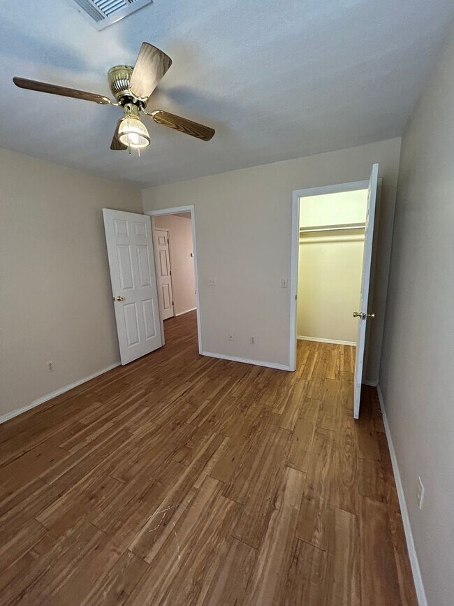 Building Photo - 1404 S Commerce Ave