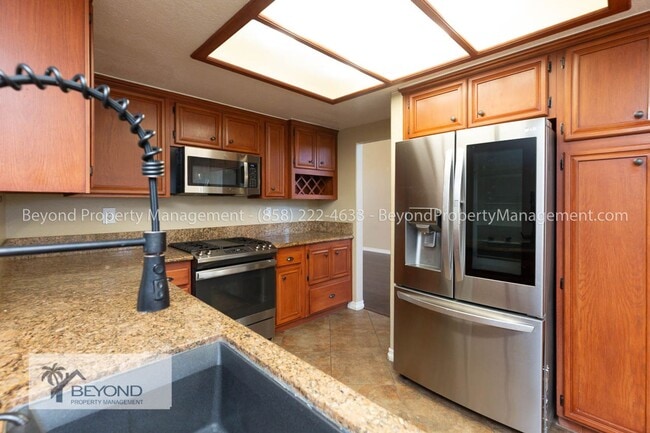 Building Photo - ELEGANT 4BR/2.5BA H in HOME IN OCEANSIDE P...
