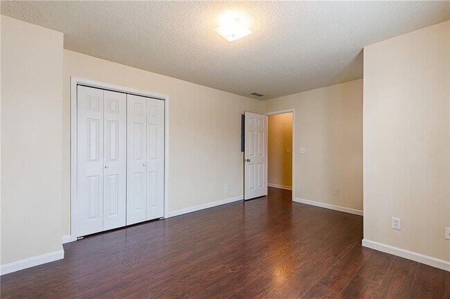 Building Photo - 31 Middlebrook Dr