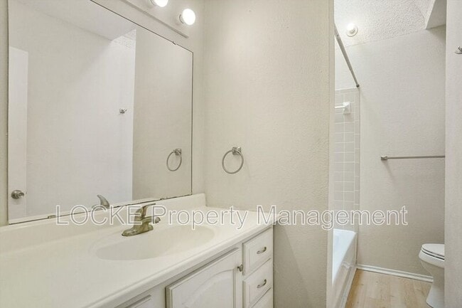 Building Photo - 4908 Byers Ave