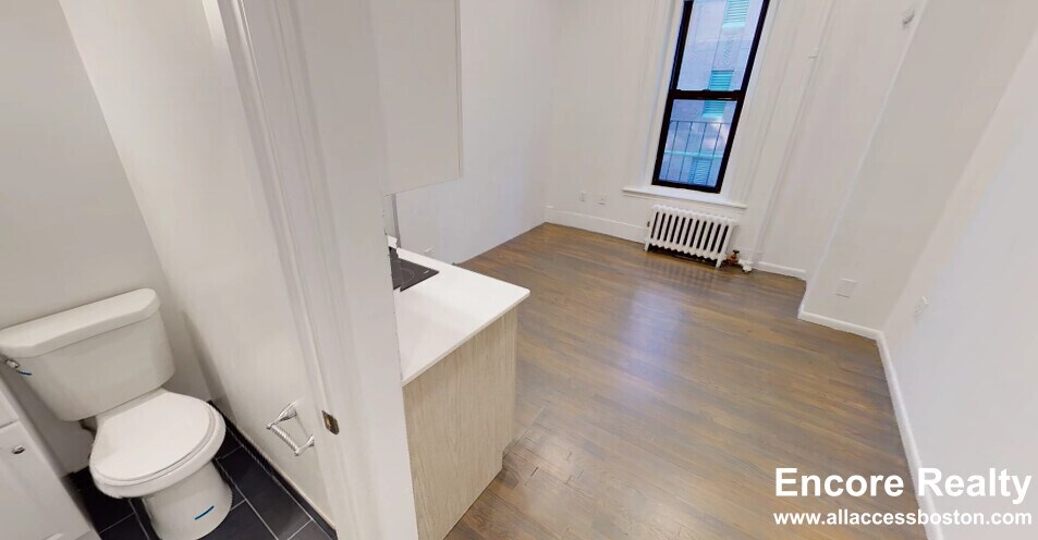 Building Photo - 270 Newbury St