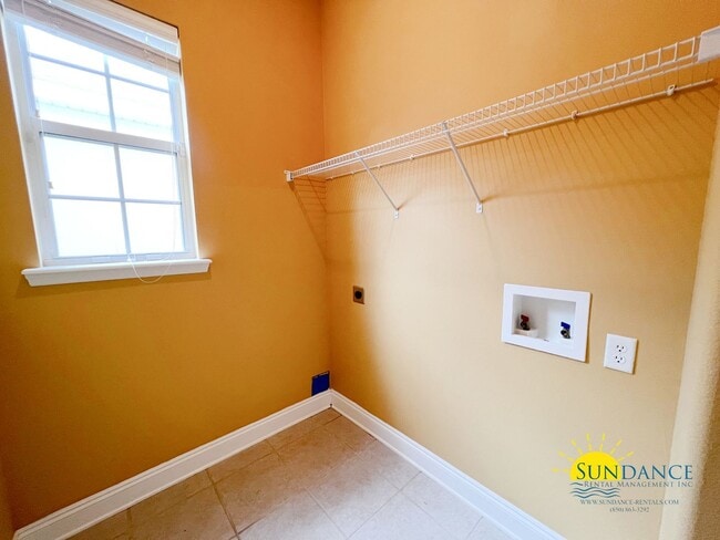 Building Photo - Spacious 3-Bedroom Home with Florida Room in the Heart of Fort Walton Beach!