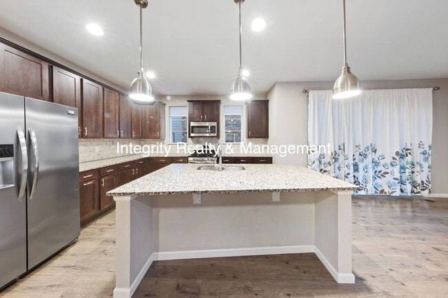 Building Photo - 3 Bed/2.5 Bath Townhome, 1999 sq ft, 2160 Meadows Blvd Unit A