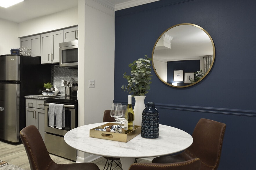 Building Photo - Vetra West End