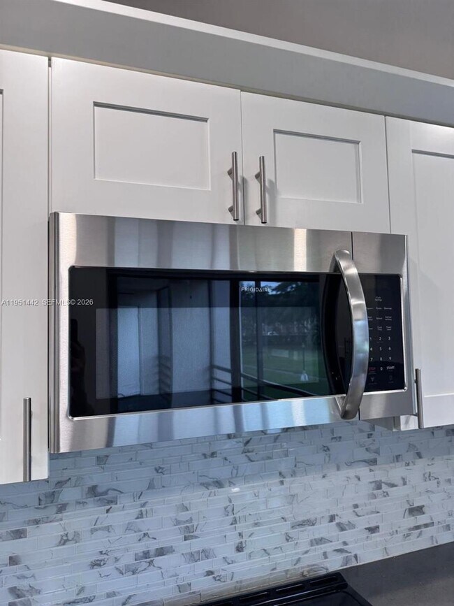 Building Photo - 5917 Vía Vermilya