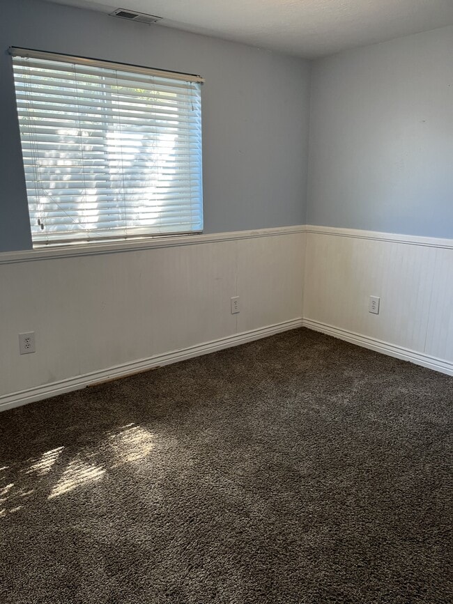 Building Photo - 1160 Tule Dr