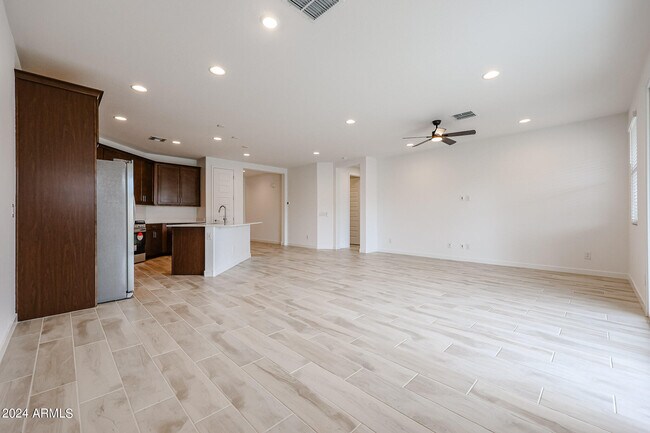 Building Photo - 7680 W Honeysuckle Dr