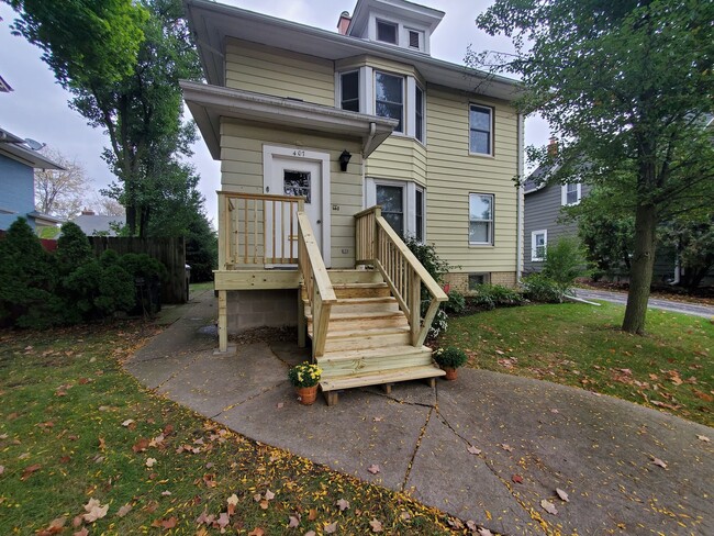 Primary Photo - 407 S Hough St