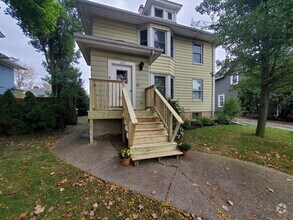 Building Photo - 407 S Hough St