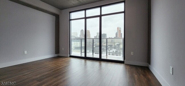 Building Photo - 60 Elm St
