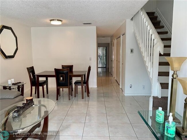 Building Photo - 9845 Riverside Dr