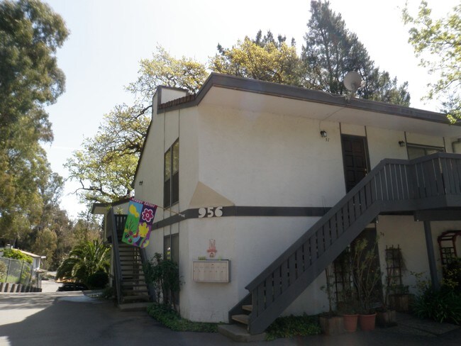 Building Photo - Ladera Apartments