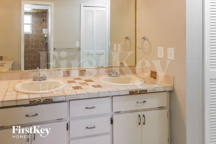 Building Photo - 3265 SW Escarole St