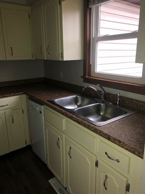Building Photo - 201 Country Villa Ln