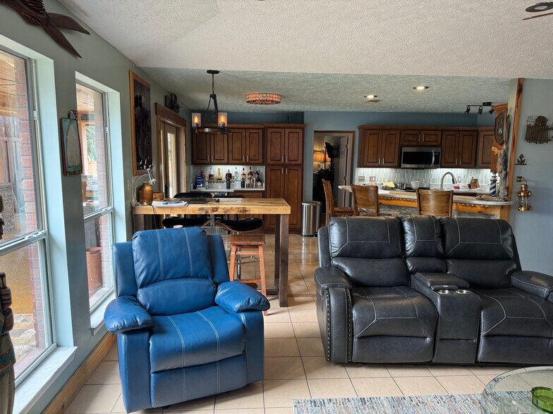 Building Photo - 3610 Conwick Dr