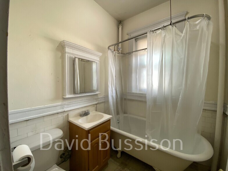 Building Photo - 75 Chester St