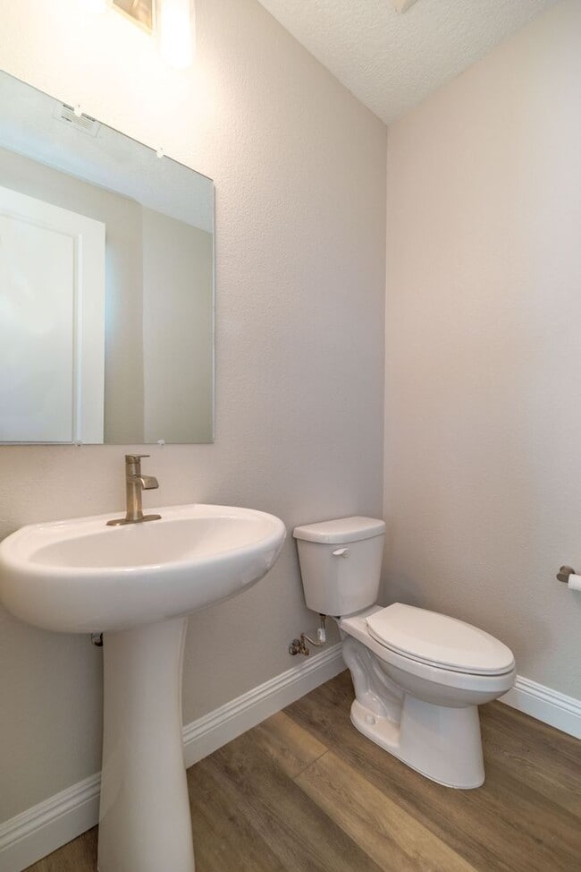 Building Photo - Gorgeous Pulte Townhome Available Now!