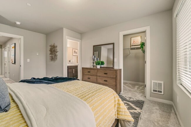 Building Photo - Modern Tri-Level 4BD/3.5BTH Townhouse in Lynnwood for Rent! Pet Friendly!