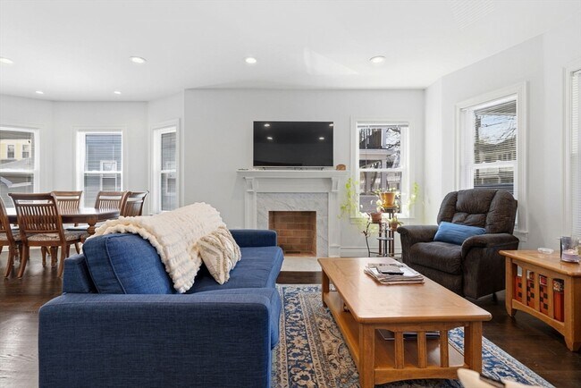 Building Photo - 67 Everett St