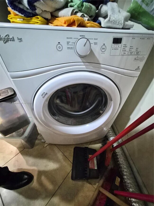 Building Photo - 10904 SW 72nd St