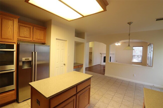 Building Photo - 806 Zappa Dr
