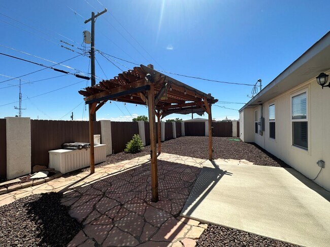 Building Photo - 4115 Azalea St