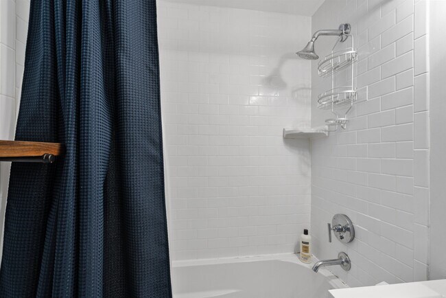 Building Photo - 187 Wayne St