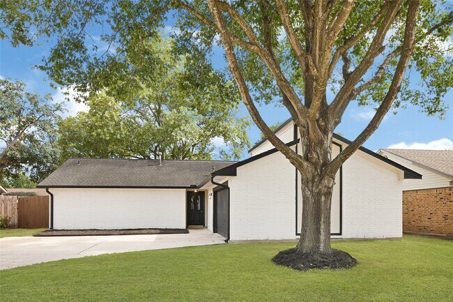 Building Photo - 7410 Woodoak Dr