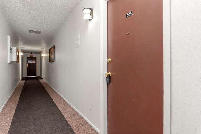 Building Photo - 3611 E San Miguel St