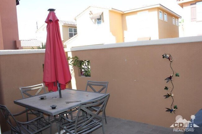 Building Photo - 52082 Rosewood Ln