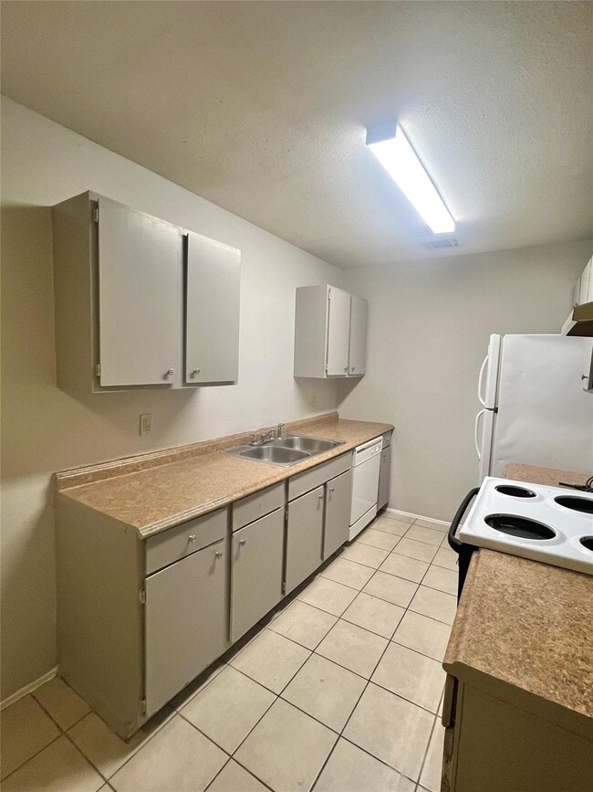 Building Photo - 119 Lazy Ln