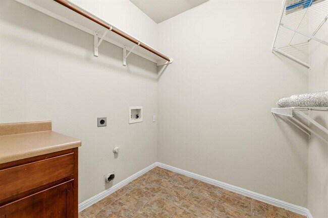 Building Photo - 1216 Willowbrook Dr