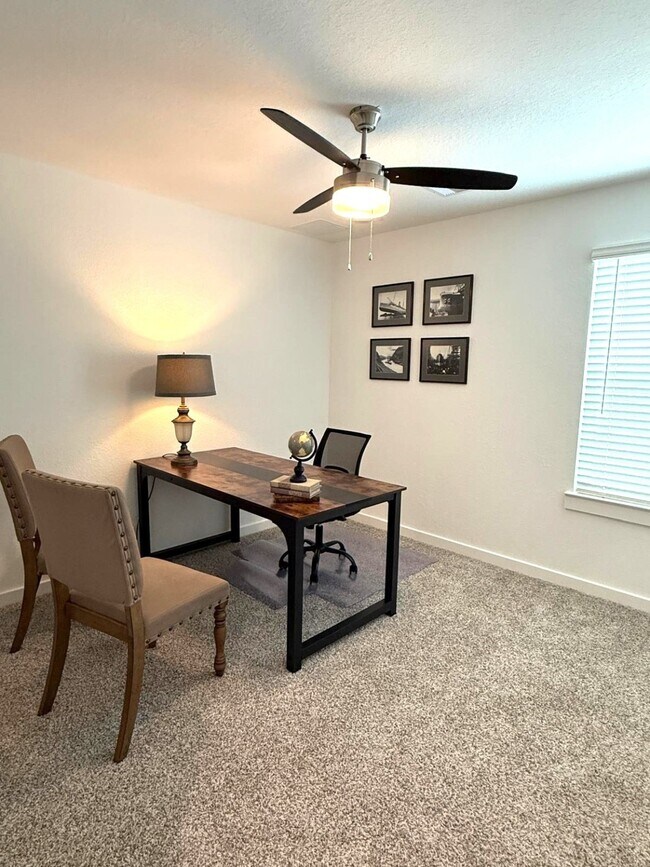 Building Photo - 12308 Greenwood St