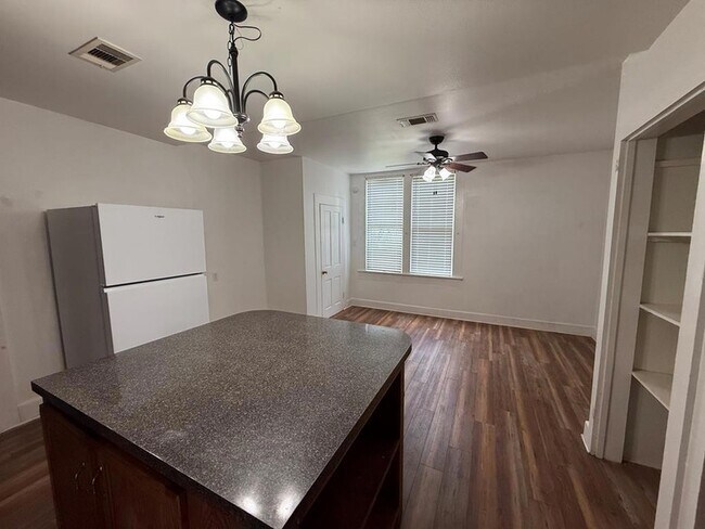 Building Photo - 509 N Peachtree St