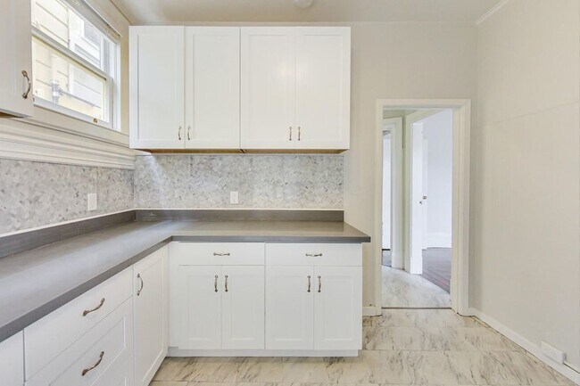 Building Photo - 1338 Haight St