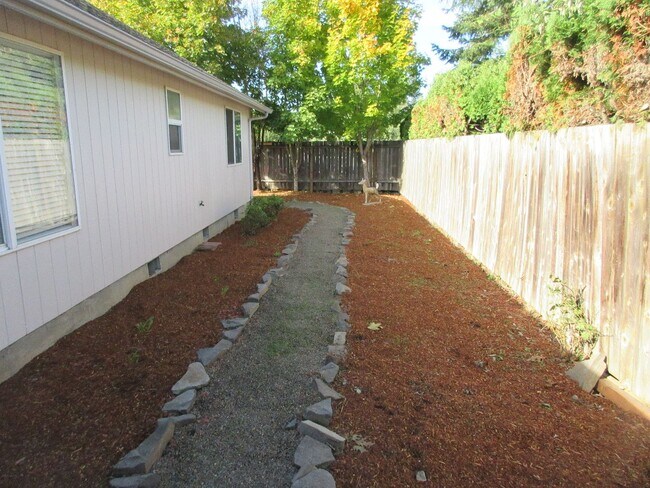 Building Photo - 4523 Wildcherry Dr SE