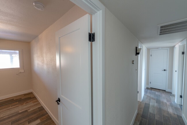 Building Photo - 2607 S Jentilly Ln