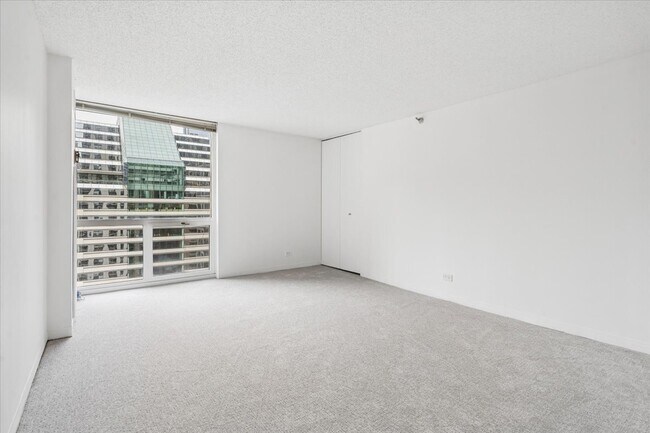 Building Photo - 200 N Dearborn St