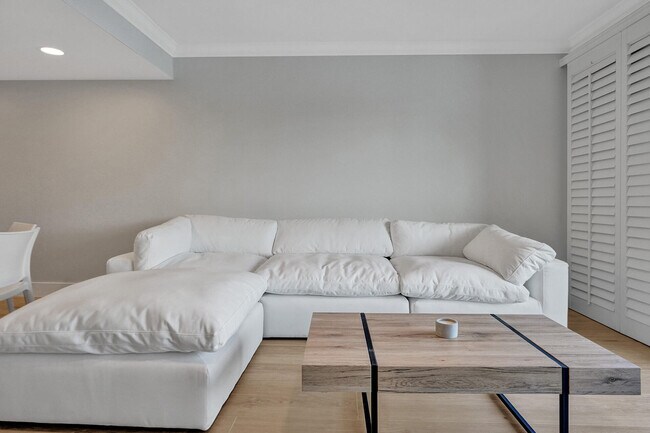 Building Photo - 876 Jeffery St