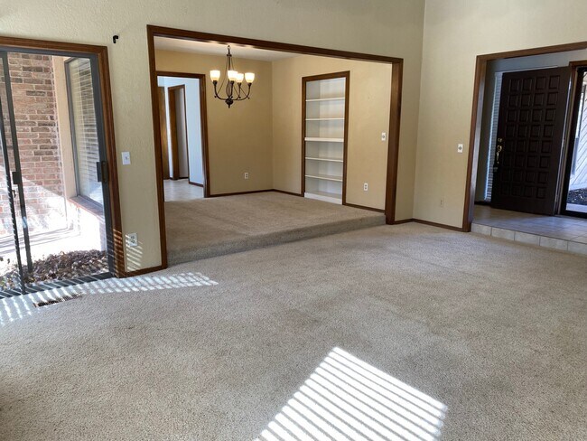 Building Photo - 2504 Tredington Way