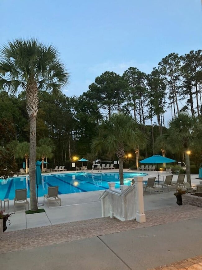 Building Photo - Stunning 3 - Bedroom 2.5 - Bath Townhome -...