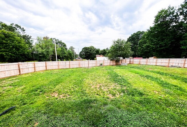 Building Photo - Pfafftown 3 Bedroom, 2 Bathroom Rare Gem i...