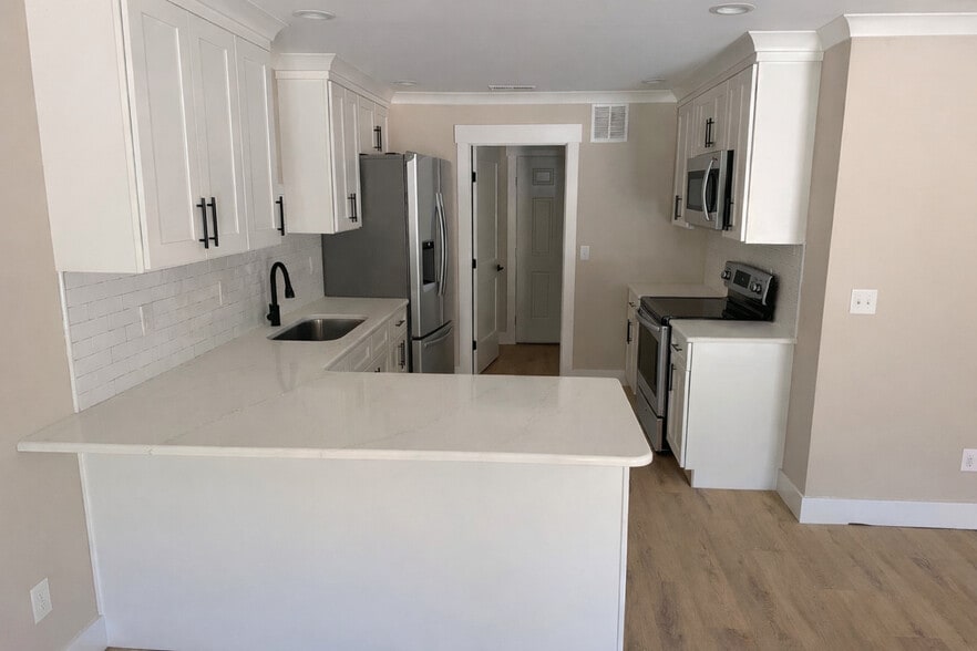 Building Photo - 100-106 Pilot Station Dr