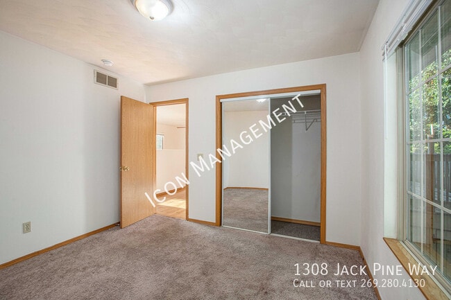 Building Photo - 1308 Jack Pine Way