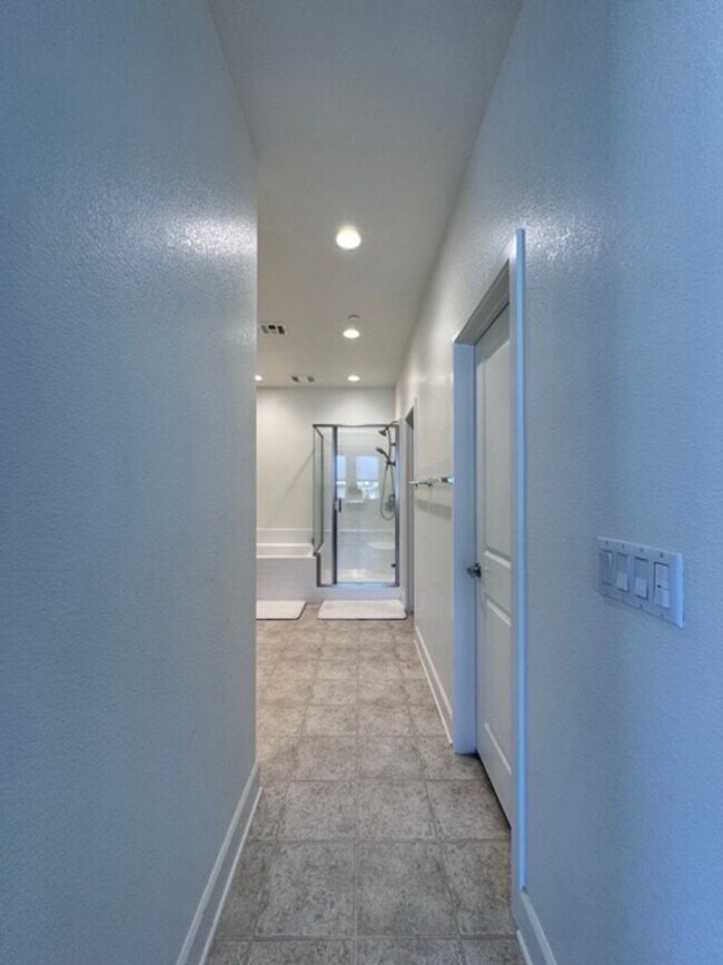 Building Photo - Elegant 4 Bedroom, 4.5 Bathroom Home with ...