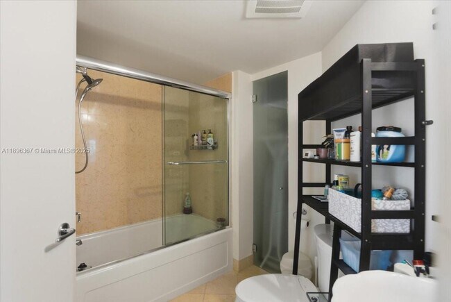 Building Photo - 20000 E Country Club Dr