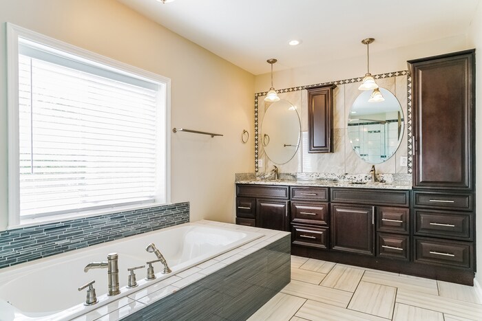 Building Photo - 6333 Willowlawn Dr